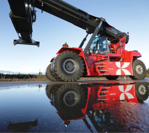 Elektrikli Reach Stacker