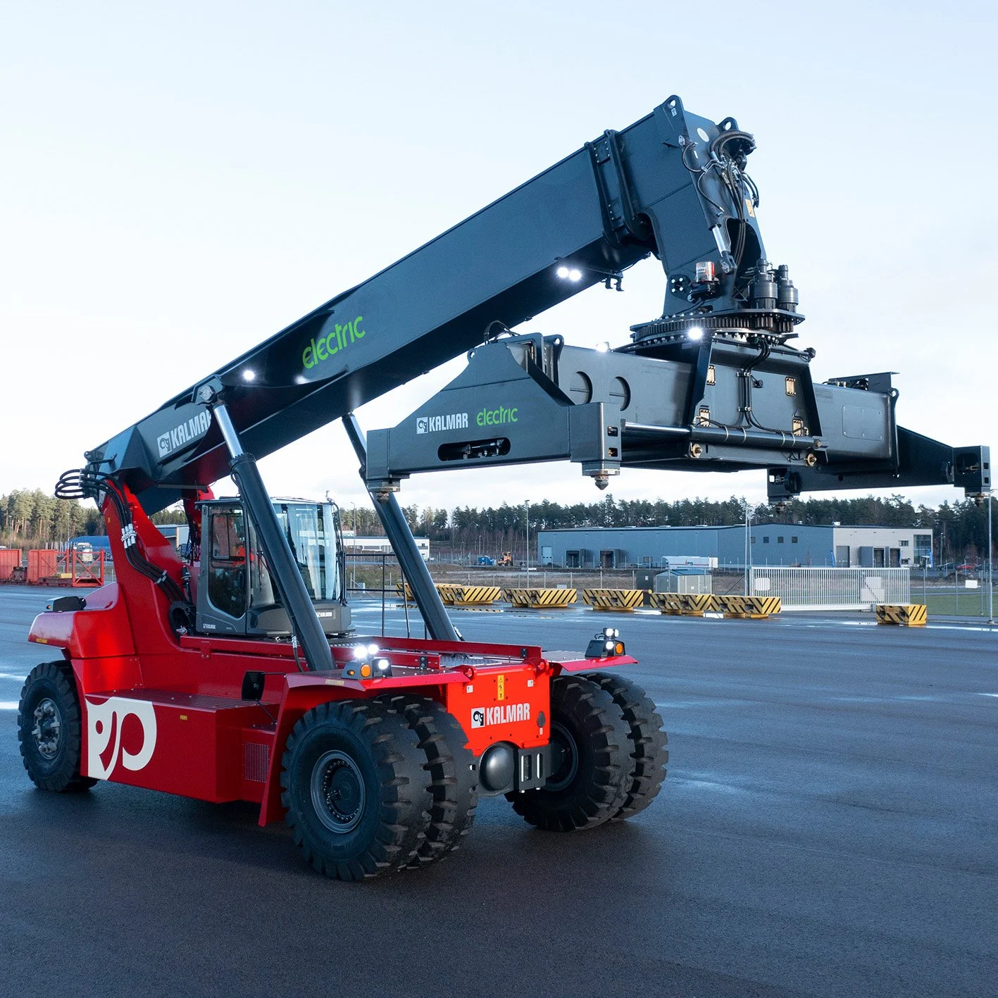 Kalmar Elektrikli Reach Stacker